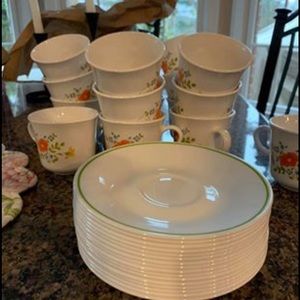Vintage Corelle Wildflower Cups & Saucers
